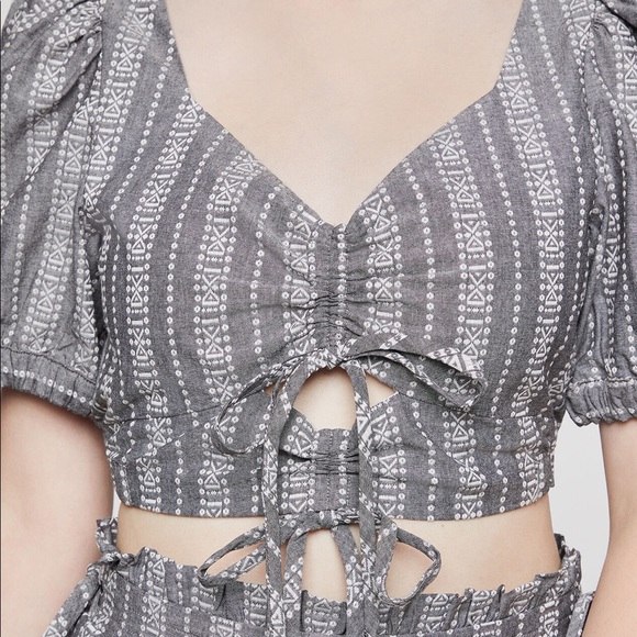 BCBGeneration Gray & White Puff Sleeve Crop Top - Picture 3 of 6